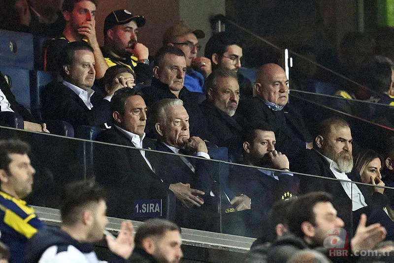 Fenerbahçeli taraftarlardan Ali Koç’a “istifa et” çağrısı! “Fener'i ne hale getirdin” 9
