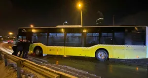 Kar lastiği olmayan İETT yolda kaldı!