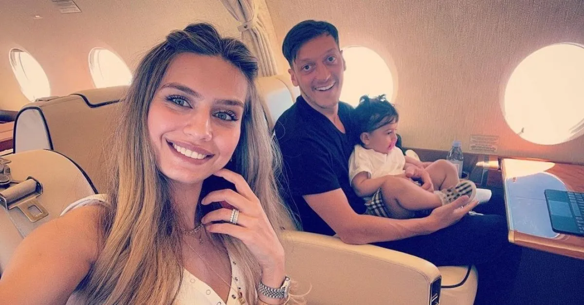 mesut ozil den amine gulse nin annesine 12 milyon tl lik jest