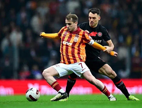 galatasaray-gumrukten-gecemedi-ziraat-turkiye-kupasinda-ceyrek-finalde-havlu-atti-1709240338113.jpg Galatasaray 'Gümrük'ten geçemedi! Ziraat Türkiye Kupası'nda çeyrek finalde havlu attı - 4