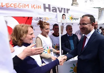 Bakan Bozdağ 'hayır' çadırını ziyaret etti