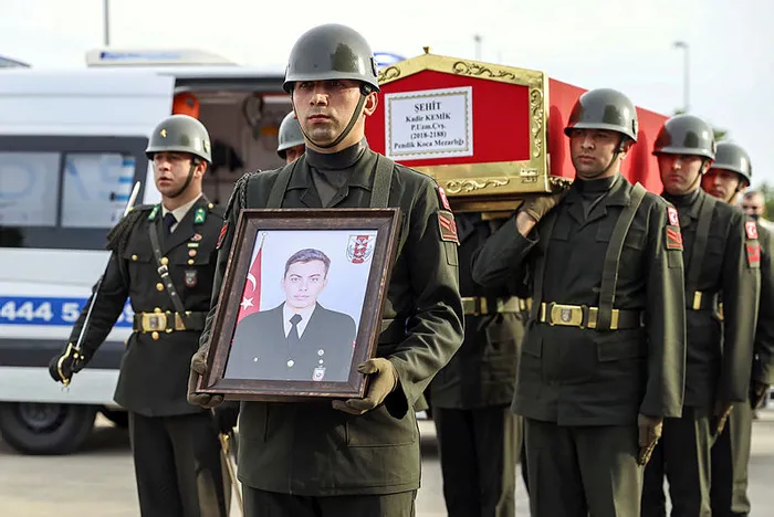 Pençe-Kilit'te Şehit olan Piyade Uzman Çavuş Kadir Kemik toprağa verildi - 8