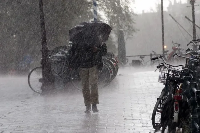 Meteoroloji ve AKOM'dan peş peşe uyarı! 13 ile sarı kodlu alarm | İstanbullular dikkat! Kuvvetli sağanak yağış geliyor - 1