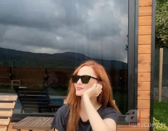 Mine Tugay’ın iyi geceler pozu sosyal medyanın gündemine oturdu 5