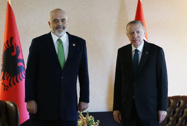 Yunan medyasına röportaj veren Arnavutluk Başbakanı Edi Rama’dan çok konuşulacak Başkan Erdoğan sözleri