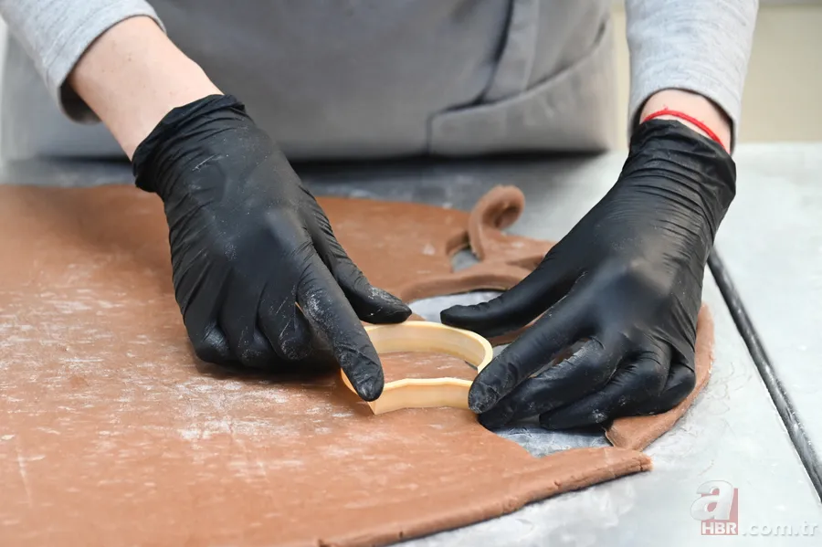 Pastaneleri kıskandıracak! Yılbaşına özel zencefilli tarçınlı kurabiye tarifi 4