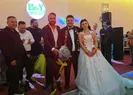 Gelin ve damada keçi hediye etti