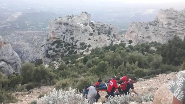 mersinde-ucuruma-dusen-motosikletli-yaralandi-1656913735342.jpg Mersin’de uçuruma düşen motosikletli yaralandı - 1