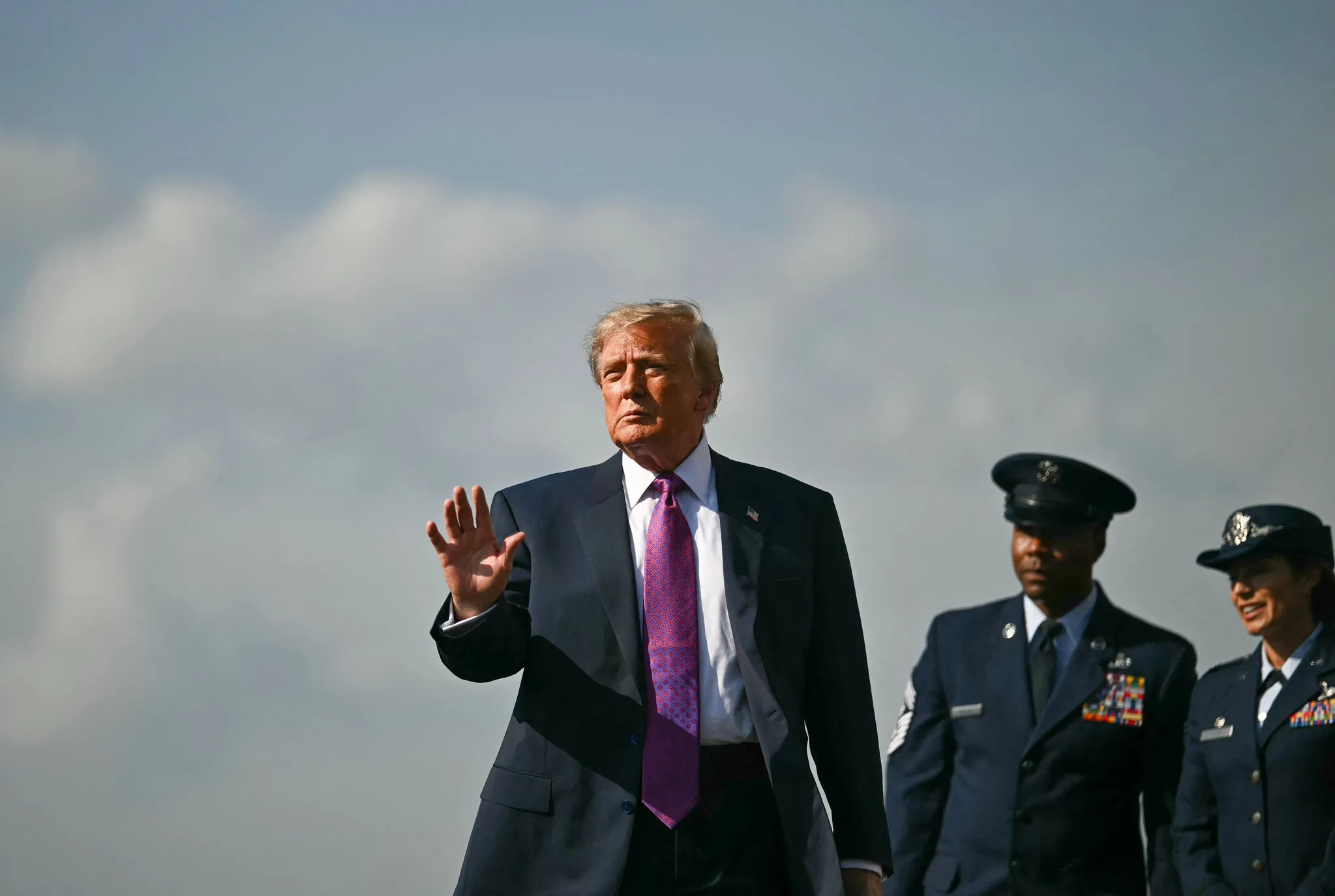 ABD Başkanı Donald Trump, İran'ı 'çökmekte olan bir ülke' olarak nitelendirdi