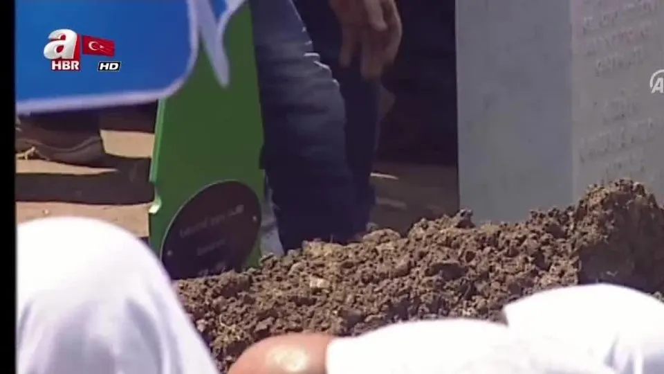 Srebrenitsa katliamının üzerinden 24 yıl geçti! 33 kurban daha defnedildi | Video