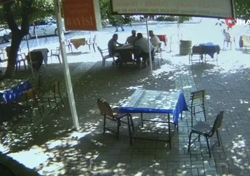 Merkez üssünde deprem anı kameraya yansıdı! Vatandaşlar panik halinde kaçıştı