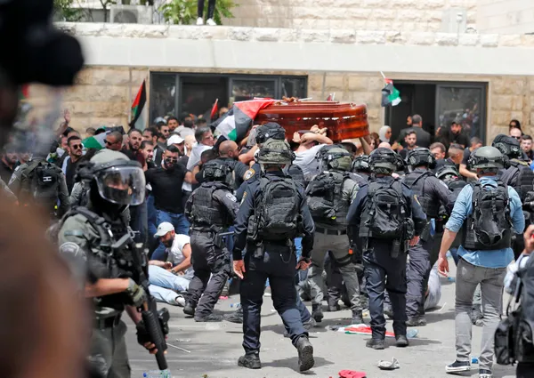 Son dakika: İsrail polisinden öldürülen Al Jazeera muhabiri Ebu Akile'nin cenazesine müdahale! - 1