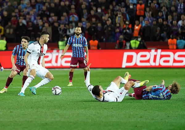 Kırmızı kart ve bir penaltının olduğu Trabzonspor-Beşiktaş derbisinde puanlar paylaşıldı! MAÇ SONUCU: Trabzonspor 1-1 Beşiktaş - 3