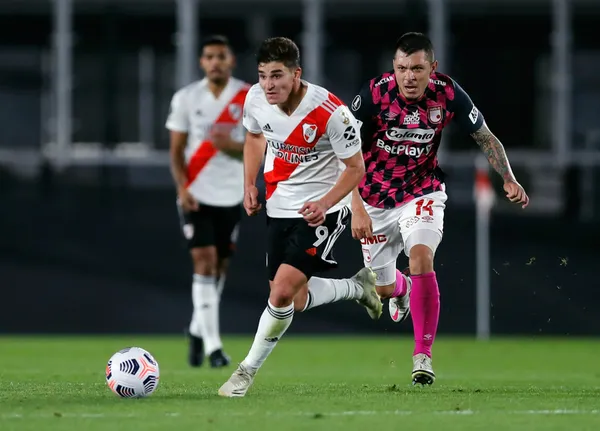 Libertadores Kupası’nda River Plate tarihe geçti! Kalecisiz çıktı kazandı