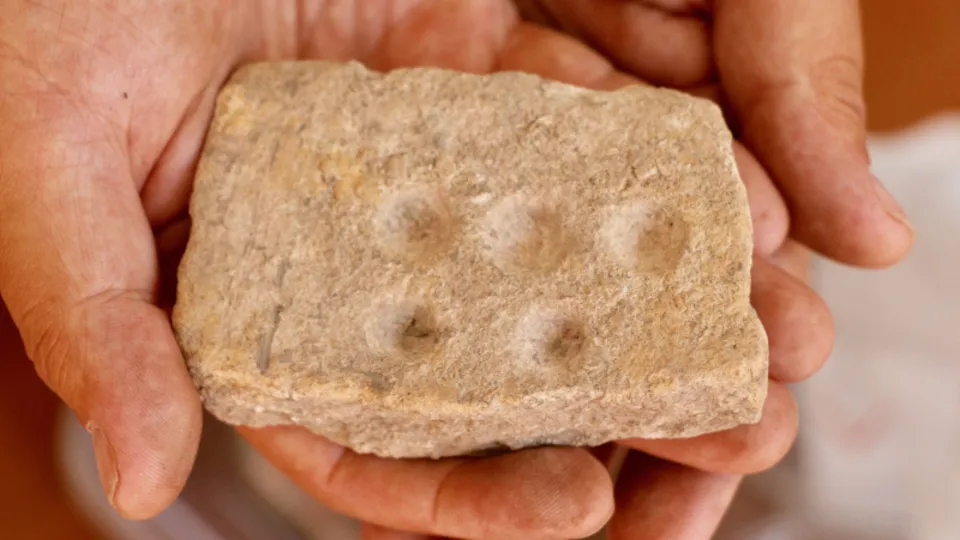 Eskişehir’de bulundu! Tam 5 bin yıllık taştan boya paleti! Bakın nerede kullanılmış?