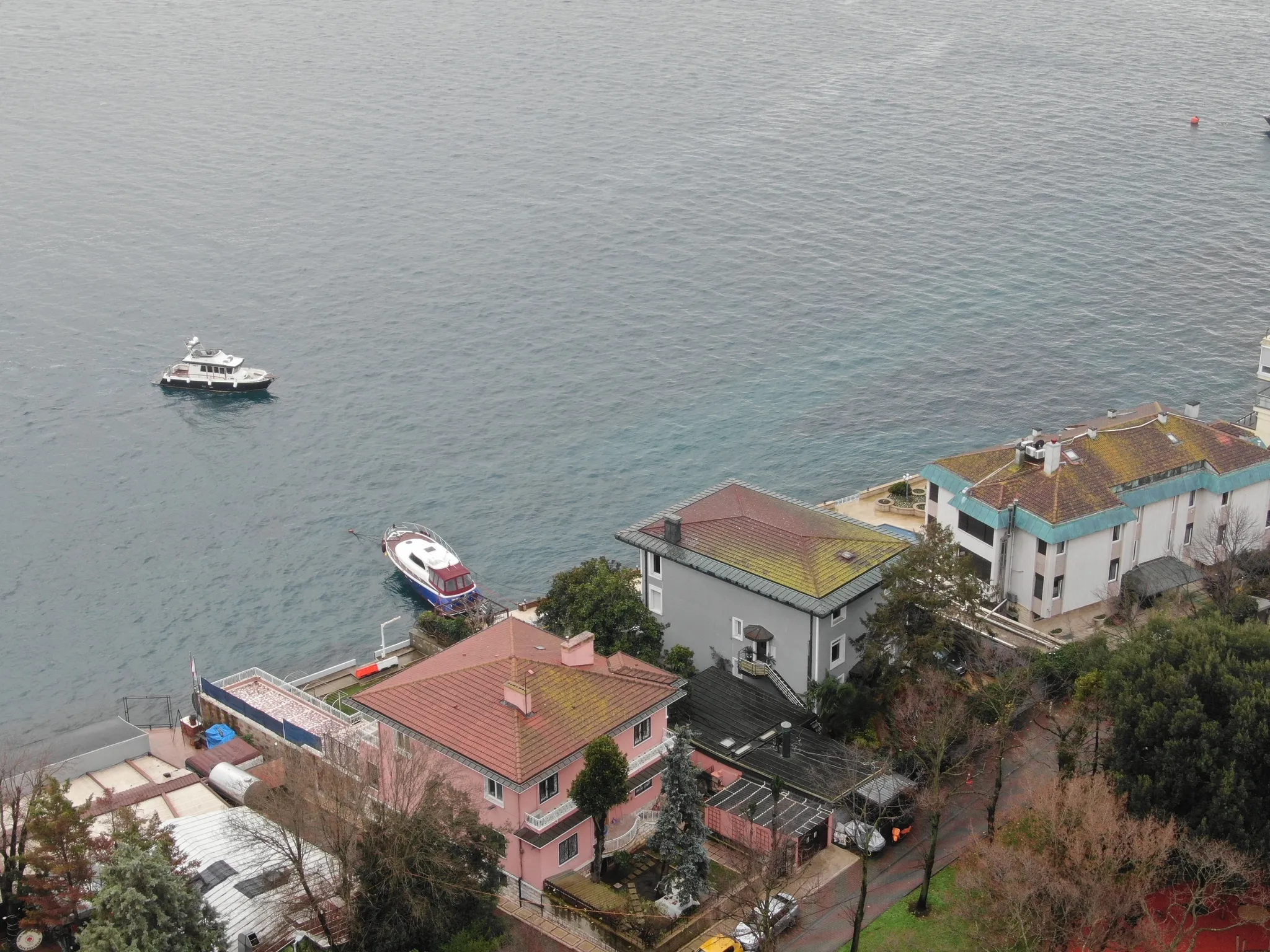 İstanbul'da ünlülere yönelik uyuşturucu soruşturması: 14 kişi adliyeye sevk edildi, 2 kişi hakkında yakalama kararı