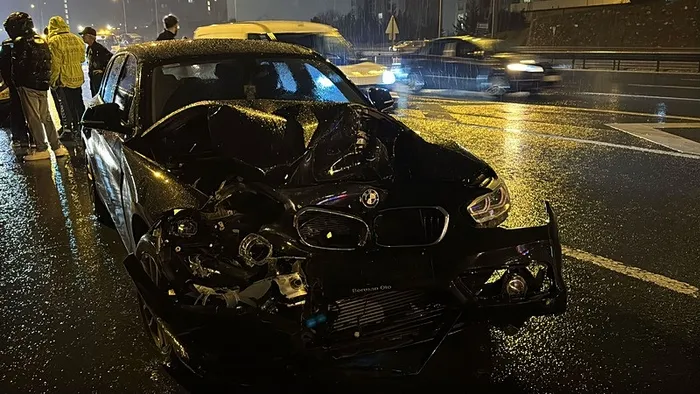 istanbul-saganak-yagisa-teslim-ne-zamana-kadar-surecek-1765083158759.jpeg Yağış sonrası yaşanan kazada çok sayıda araç birbirine girdi (AA)