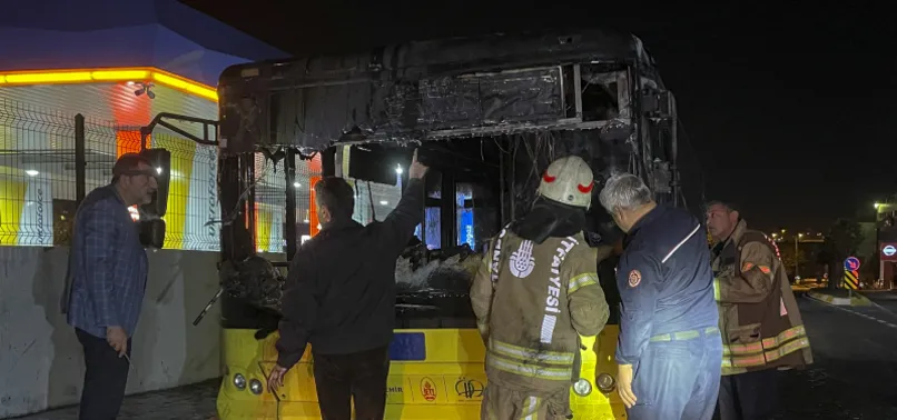 İstanbul’da park halindeki İETT otobüsü yandı