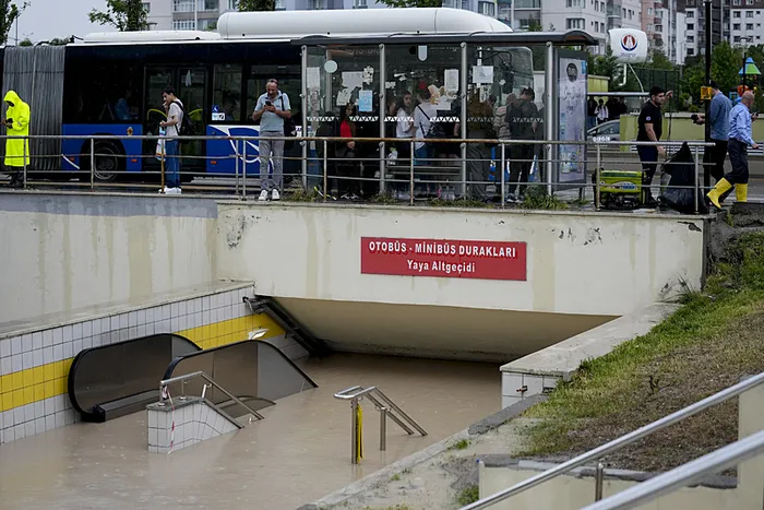 A Haber selin vurduğu Ankara’da! Yollarda kalan vatandaşlar A Haber ekranlarından isyan etti: 2,5 saattir buradayız
