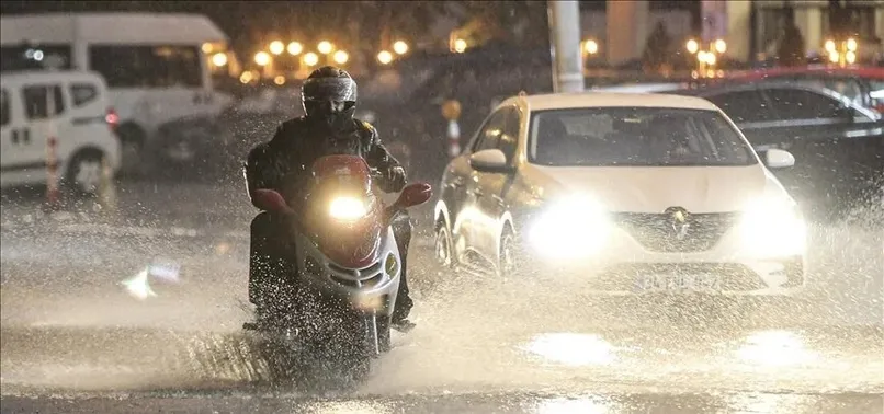 Yollar göle döndü! Ankara’da sağanak sürecek mi? Valilikten flaş uyarı
