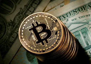 Bitcoin 10 bin doları gördü