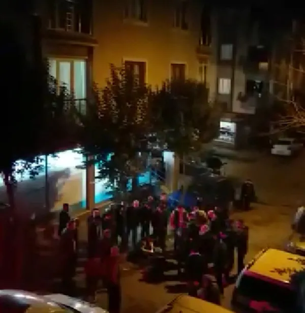 1638862993149.jpg Köpek gezdirmeye çıkan kadın tacize uğradı! Şüpheliye mahalleliden meydan dayağı - 3