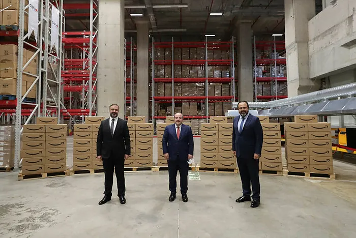 Bakan Mustafa Varank'tan Amazon Türkiye'nin operasyon merkezine ziyaret: 5,5 milyon vatandaşımıza hijyen kitlerini ulaştırdık - 4