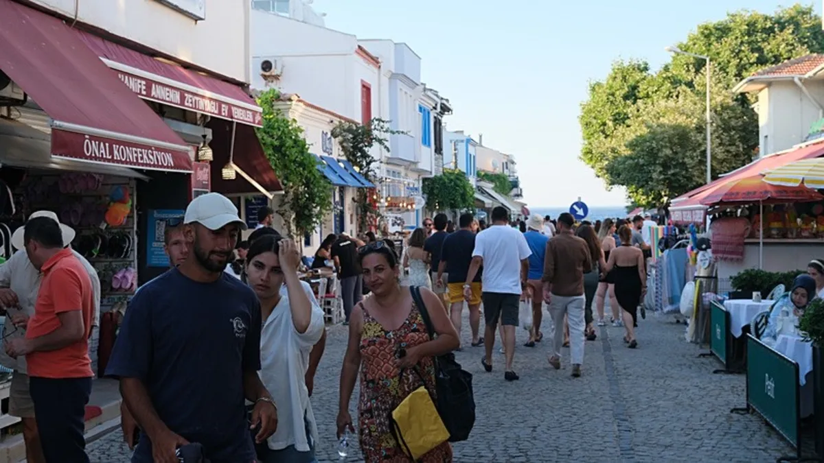 Bozcaada'da yüzde 100 doluluk oranı! Bölge esnafı bayram etti