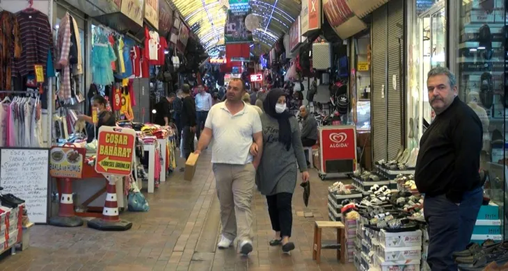 1589894509991.jpg Hatay'da kısıtlama öncesi tarihi çarşı hareketlendi - 2
