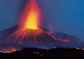 Etna Yanardağı faaliyete geçti