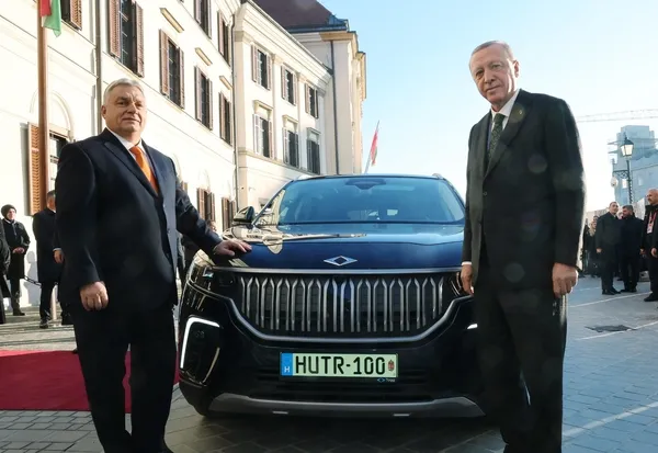 Başkan Erdoğan’dan Macaristan Başbakanı Orban’a özel plakalı Togg! İki ülke arasında çok sayıda anlaşma imzalandı