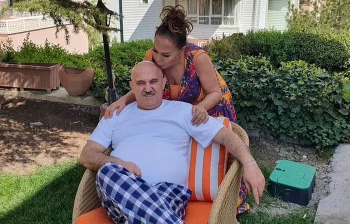 Safiye Soyman iddiayı kaybeden Faik Öztürk’ün saçlarını kazıttı - 1