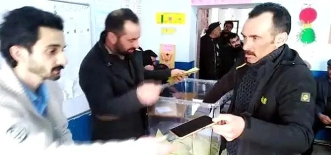 Seçmen oy sandığına cep telefonunu düşürdü | Video