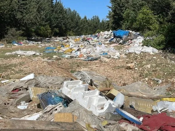 Son dakika: İzmir Buca’da ormanlık alan çöp yığınına döndü