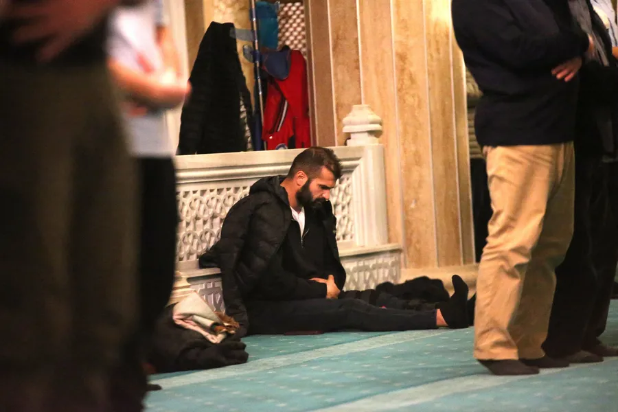 kadir-gecesinde-eller-semaya-acildi-milyonlar-huzurda-bulustu-1773687564489.jpg Kadir Gecesi'nde eller semaya açıldı: Milyonlar huzurda buluştu - 21