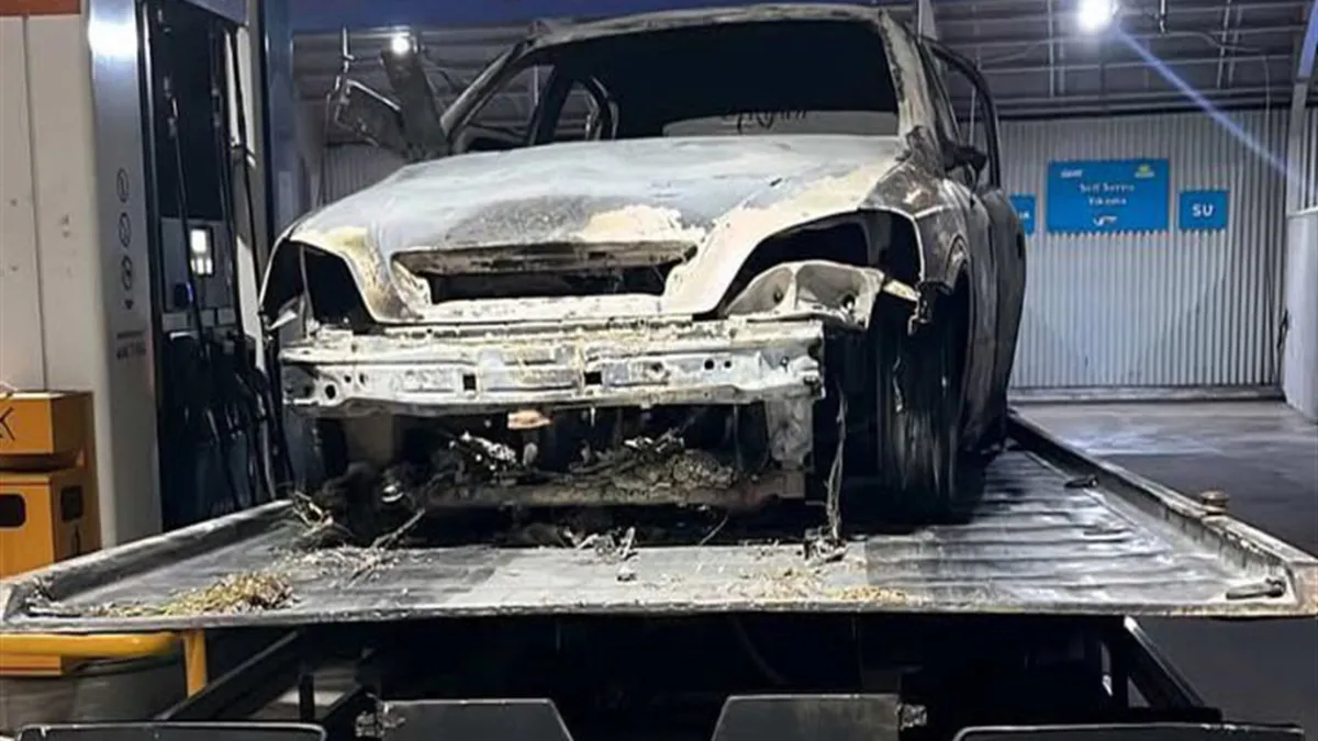 Yanan otomobilden insan kemikleri çıktı