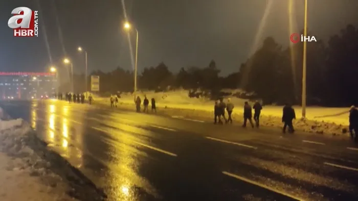 Son dakika: Arnavutköy’de İETT şoförü yolcuları otoyol kenarında indirdi! Vatandaşlar isyan etti