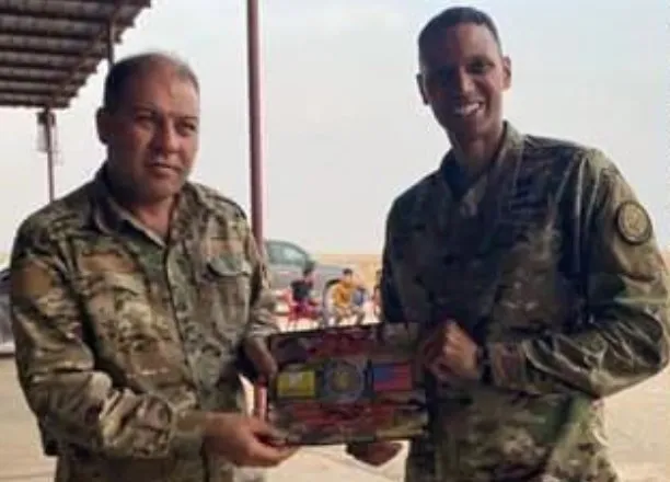 Terör örgütü YPG ABD'li komutana dostluk plaketi verdi - 3