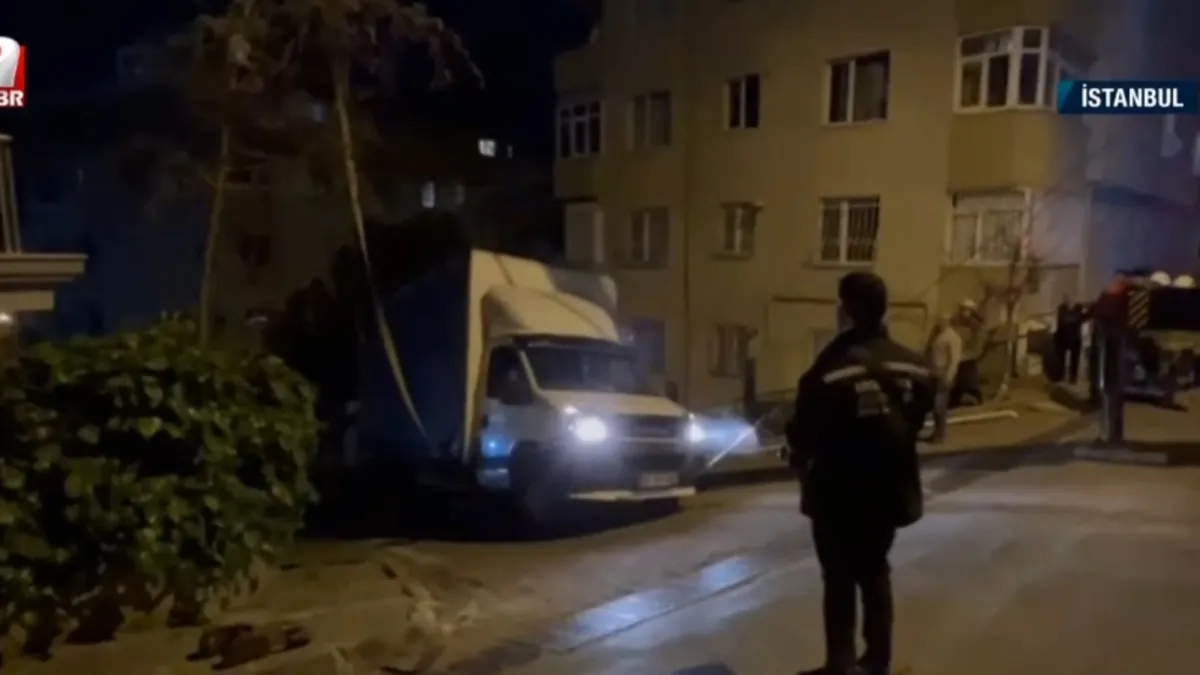 Navigasyon yanlış yönlendirdi kamyonet devrildi! 2 ton cam tuzla buz oldu