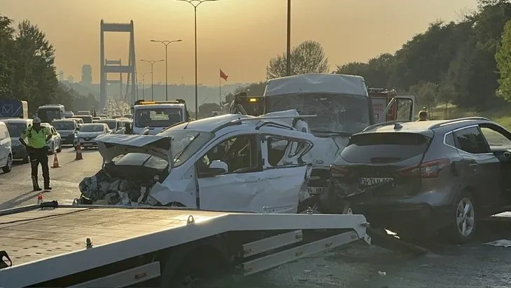 Fatih Sultan Mehmet Köprüsü’nde zincirleme kaza! 2’si ağır 5 yaralı