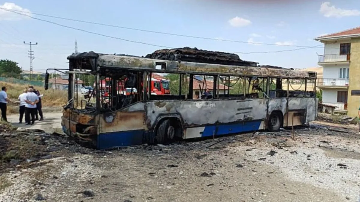 Ankara'da belediye otobüsü alev alev yandı! Faciadan saniyelerle dönüldü