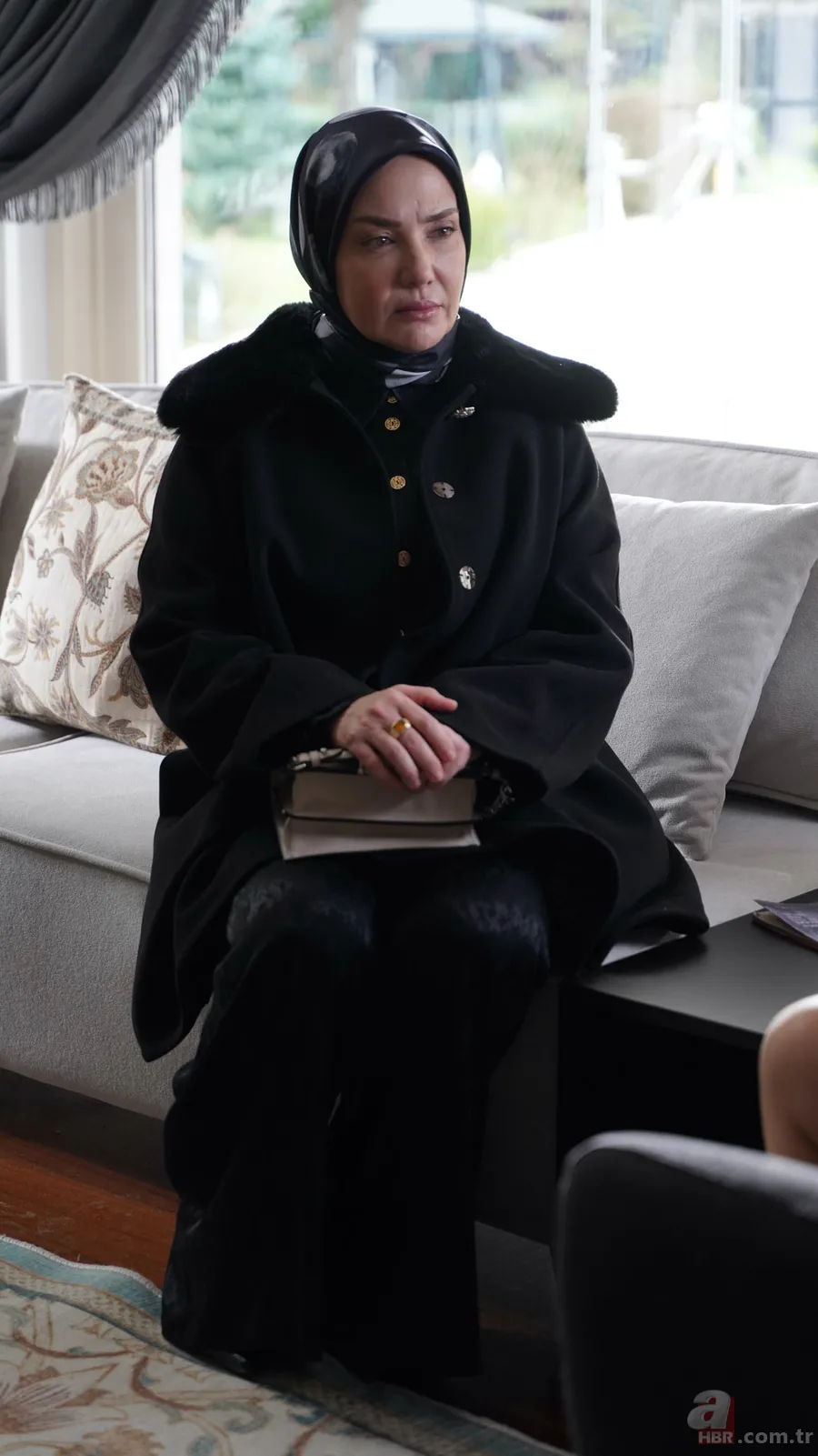 ATV’nin yeni sezon projesi “Aynı Yağmur Altında” ilk bölümüyle damga vurdu 14