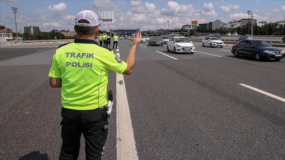 İstanbul'da Şampiyonluk Kutlamaları İçin Trafik Tedbirleri: Hangi Yollar Kapatılıyor, Alternatif Rotalar Neler?