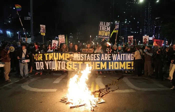 tel-aviv-sokaklari-yangin-yeri-amerikaya-sitem-netamyahuya-ofke-israilli-olmak-utanc-verici-1741500694463.jpg Foto: EPA