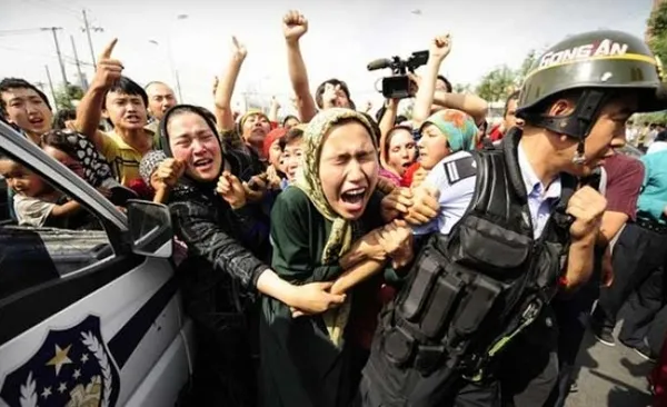 İngiltere’den Çin’e Uygur Türkleri yaptırımı! En büyük insan hakları krizlerinden biri