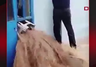 KÖY YEMEKHANESİNİ SU BASTI