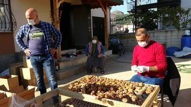 Adana’da eşinin çamaşır ipinde hurma kurutan girişimci tesis kuracak - 5