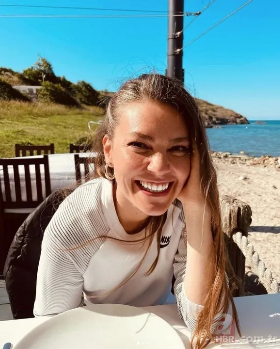 Ev arayışında olan Aslı Enver ve Berkin Gökbudak evlendikten sonra objektiflere ilk kez yakalandı! ‘Hadi biraz beni öv!’ 15