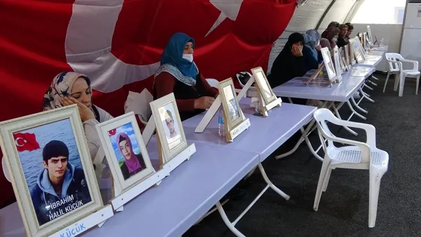 evlat-nobeti-tutan-baba-demir-cocuklarimizi-almadan-buradan-gitmeyecegiz-1632054044744.jpg Evlat nöbeti tutan baba Demir: Çocuklarımızı almadan buradan gitmeyeceğiz - 1