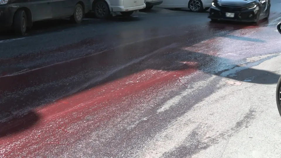 Bayrampaşa'da kimyasal madde paniği! Tüm caddeyi kapladı